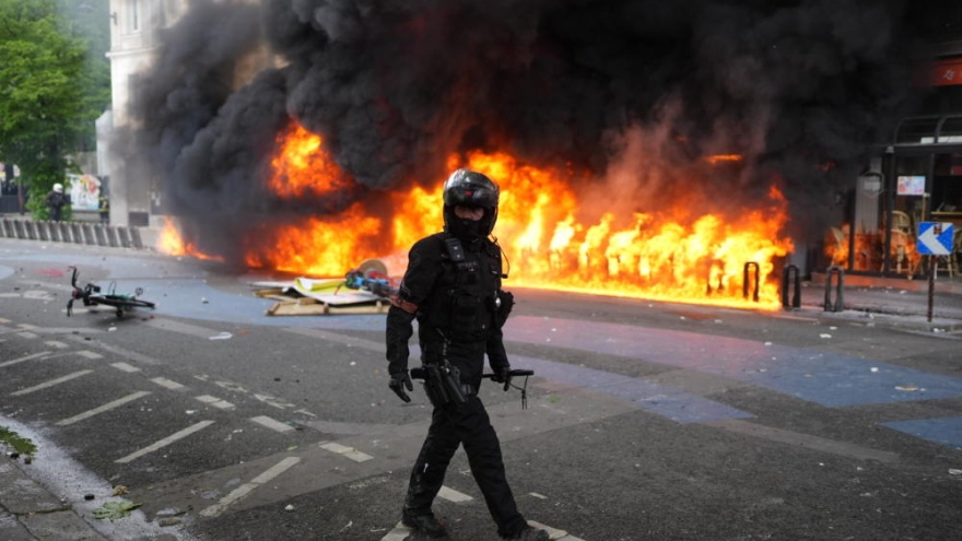Biểu tình bạo lực ngày Quốc tế lao động tại Pháp khiến hơn 100 cảnh sát bị thương